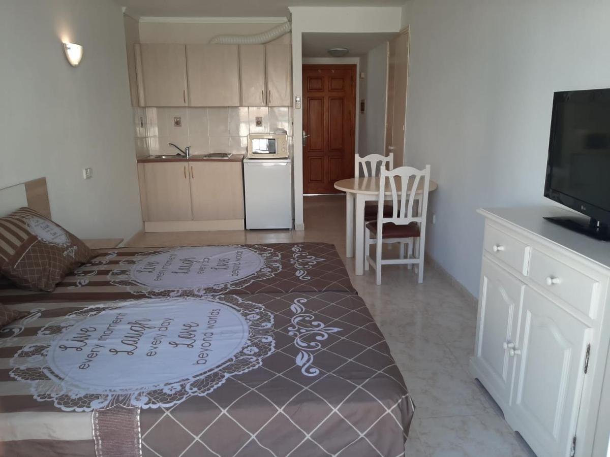 Apartamentos Torres Cardona Кала-Лонга Экстерьер фото