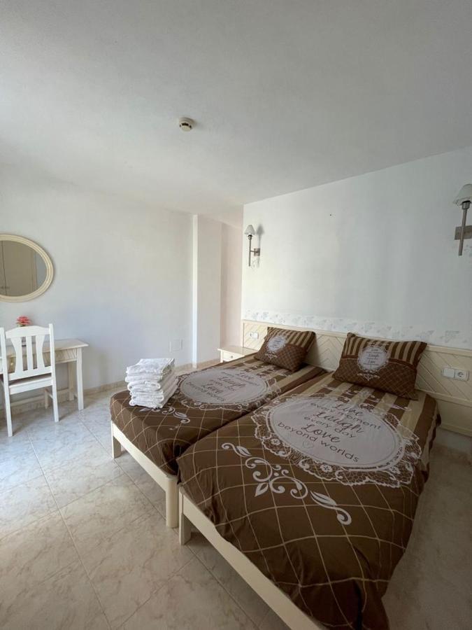 Apartamentos Torres Cardona Кала-Лонга Экстерьер фото