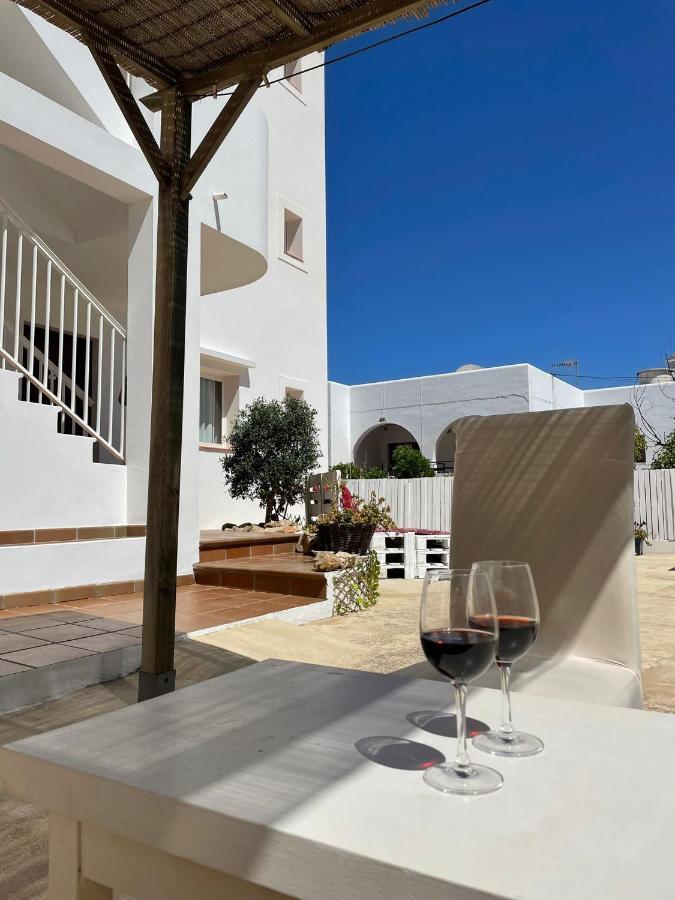 Apartamentos Torres Cardona Кала-Лонга Экстерьер фото