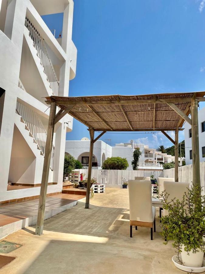 Apartamentos Torres Cardona Кала-Лонга Экстерьер фото