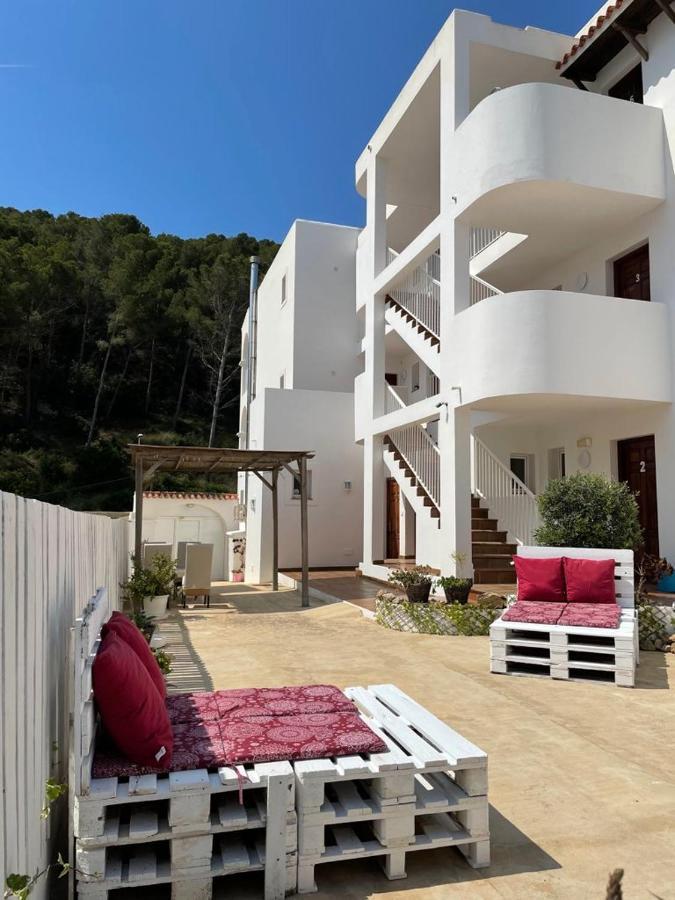 Apartamentos Torres Cardona Кала-Лонга Экстерьер фото